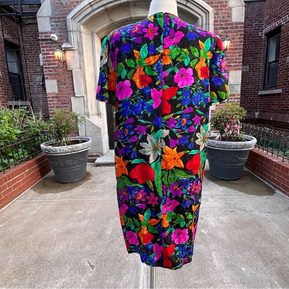Spenser Jeremy Colorful Floral Midi Dress - Picture 7 of 12